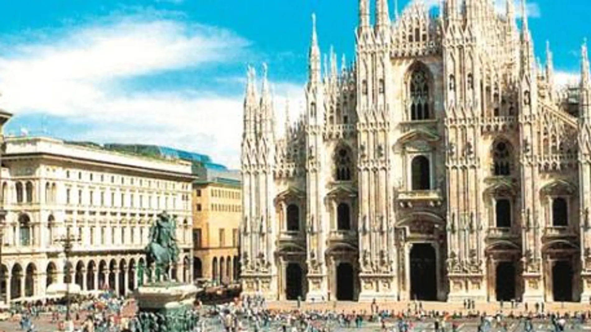 Duomo el gran templo de la ciudad de la moda italiana