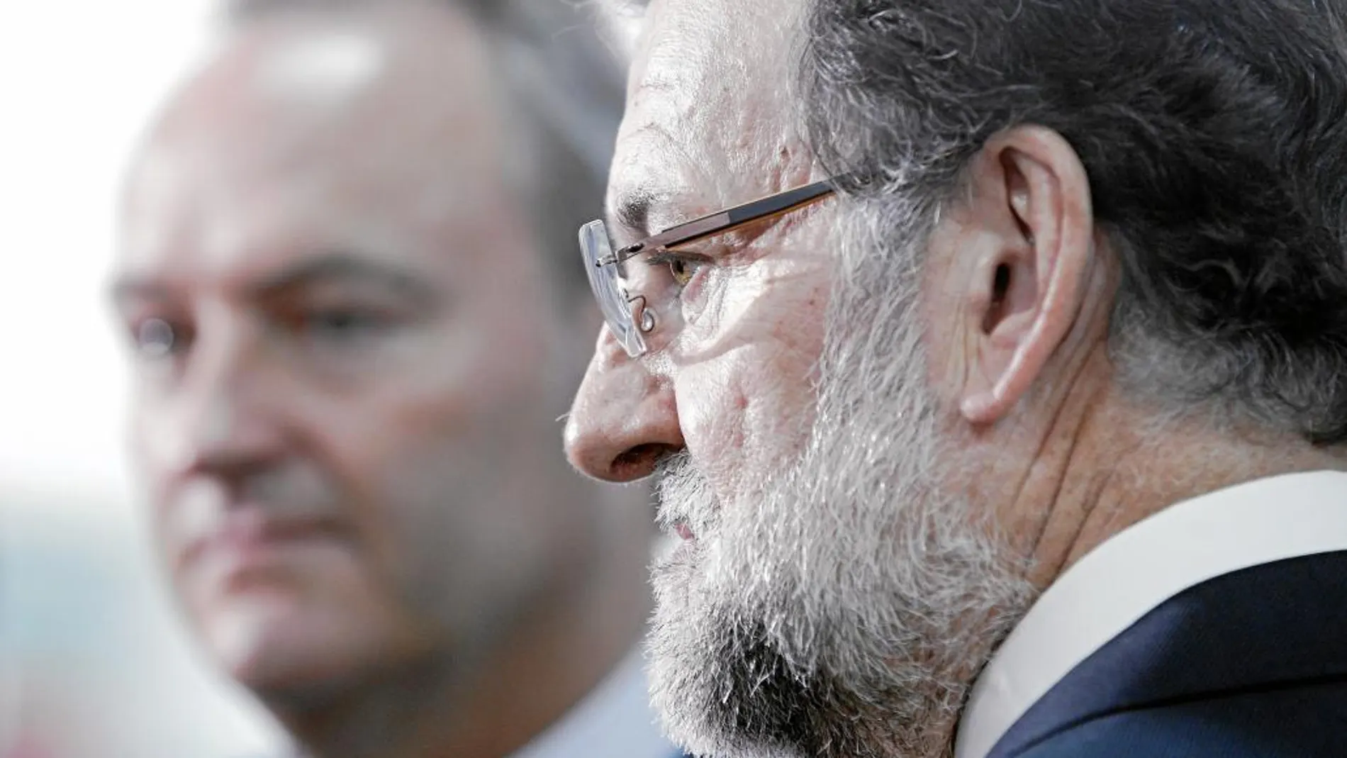 El presidente del Gobierno, Mariano Rajoy, con Alberto Fabra, a su llegada al edificio Veles e Vents de Valencia