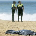 Siete inmigrantes mueren tras naufragar su patera en Barbate