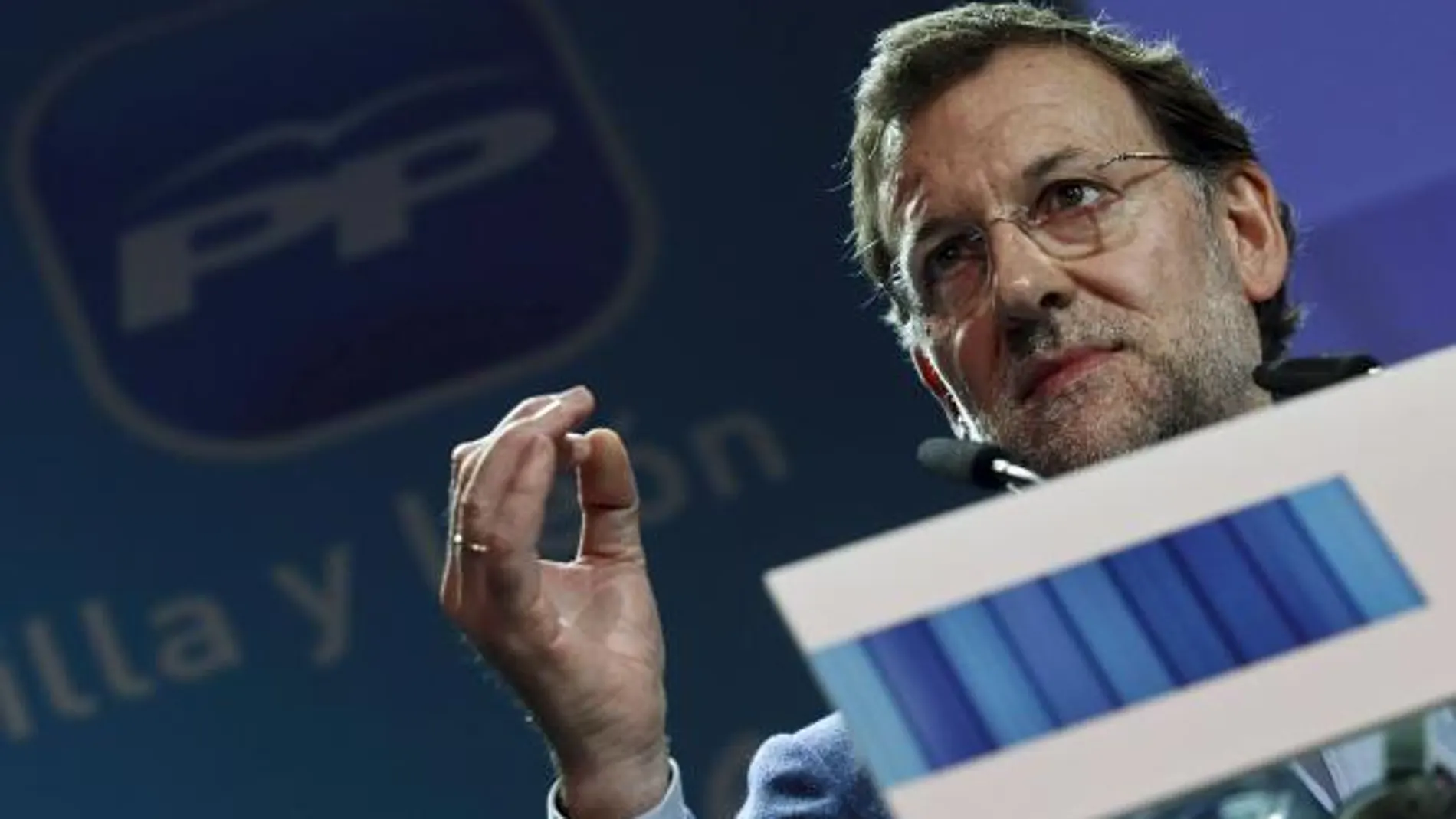 Rajoy amaga con la moción de censura: «No descarto nada»