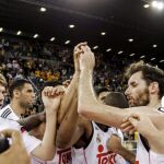 Rudy Fernández (d) celebra con sus compañeros la victoria frente al Herbalife Gran Canaria.