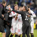 Los jugadores del Sevilla celebran el pase a las semifinales de la Liga Europa
