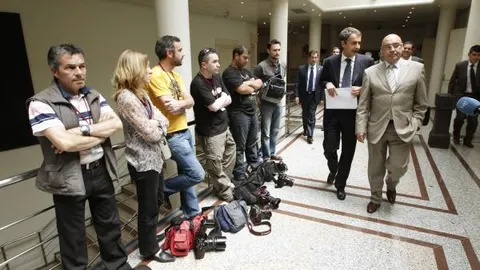 Protesta de los fotógrafos en el Senado como protesta por la agresión a nuestro compañero