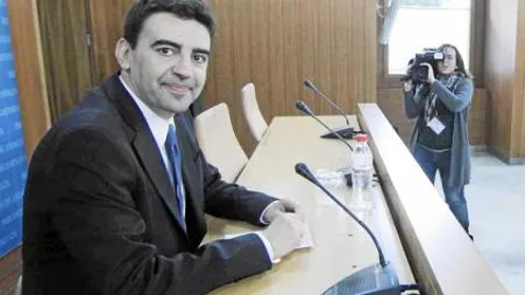 Jiménez ve en el PP a espíritus comprensivos con el franquismo