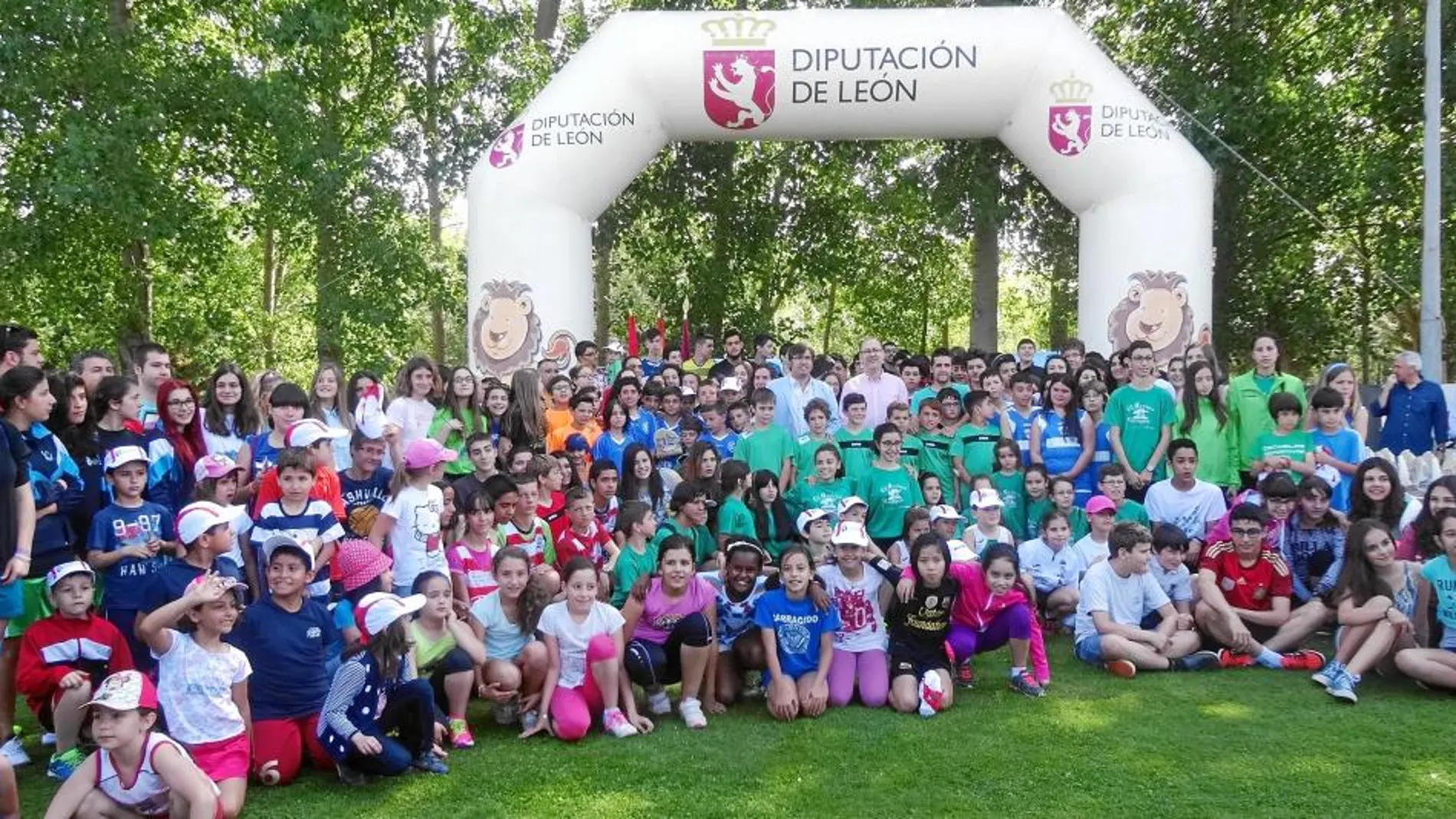 Más de 5.000 niños de los pueblos de León participan en los premios del deporte escolar