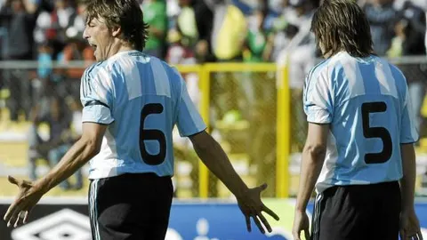 Heinze, sancionado, se quedó en Argentina. Gago llegó tarde a Madrid tras el partido con Argentina