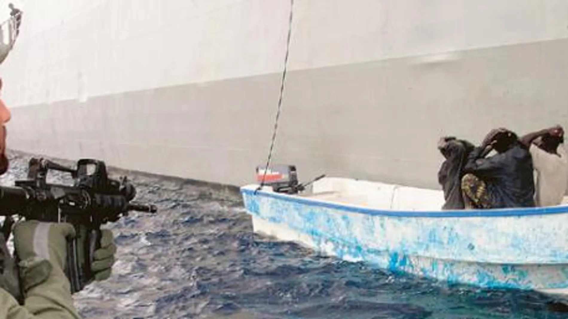 La «Numancia» busca el mercante alemán secuestrado en Somalia