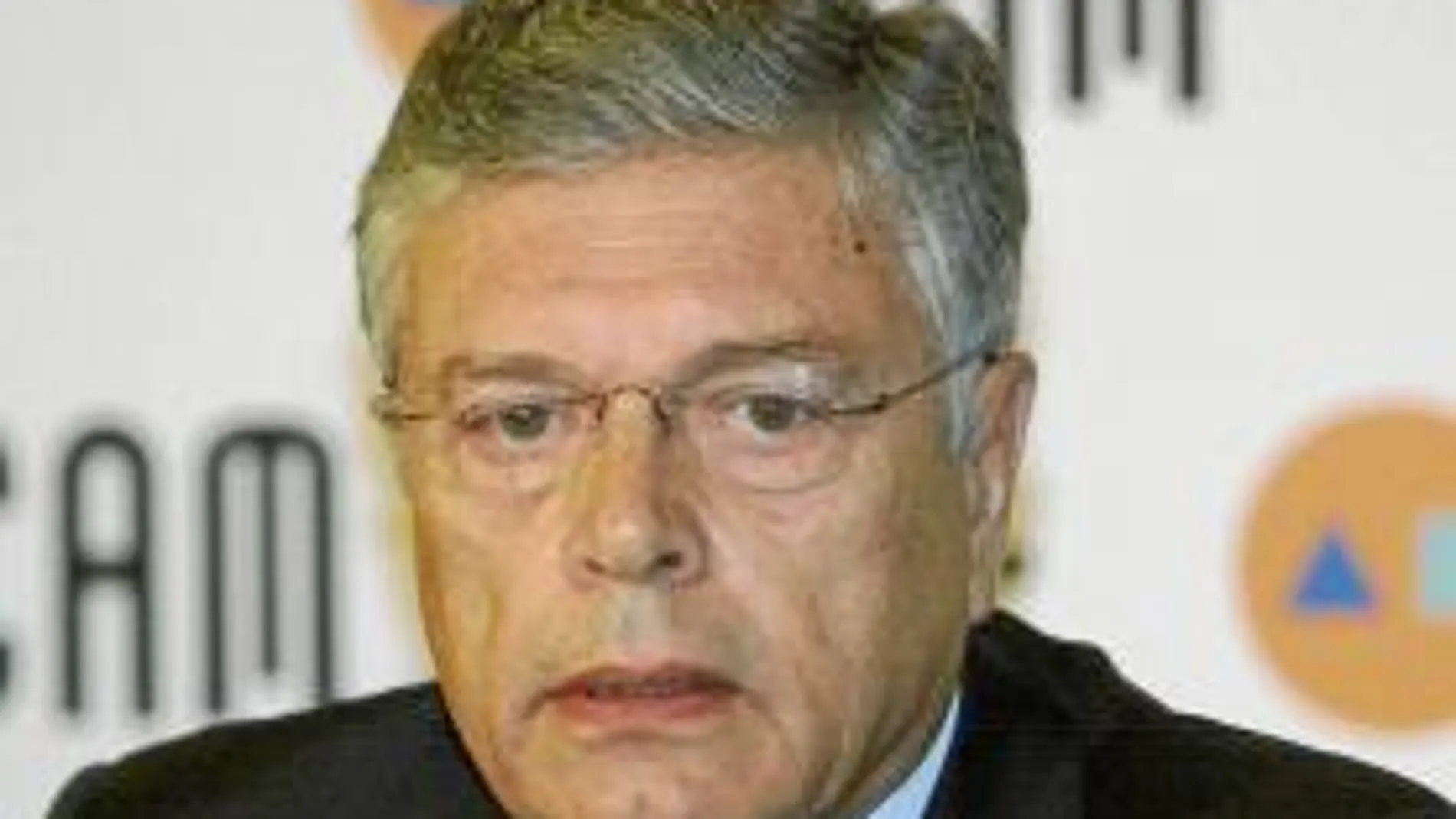 El presidente de entidad alicantina CAM, Modesto Crespo