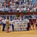 Pancarta en defensa de la Fiesta en la última corrida celebrada en la Plaza de Toros de Illumbe