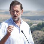 Rajoy: dice que si fuera Zapatero habría explicado sus medidas en Rodiezmo