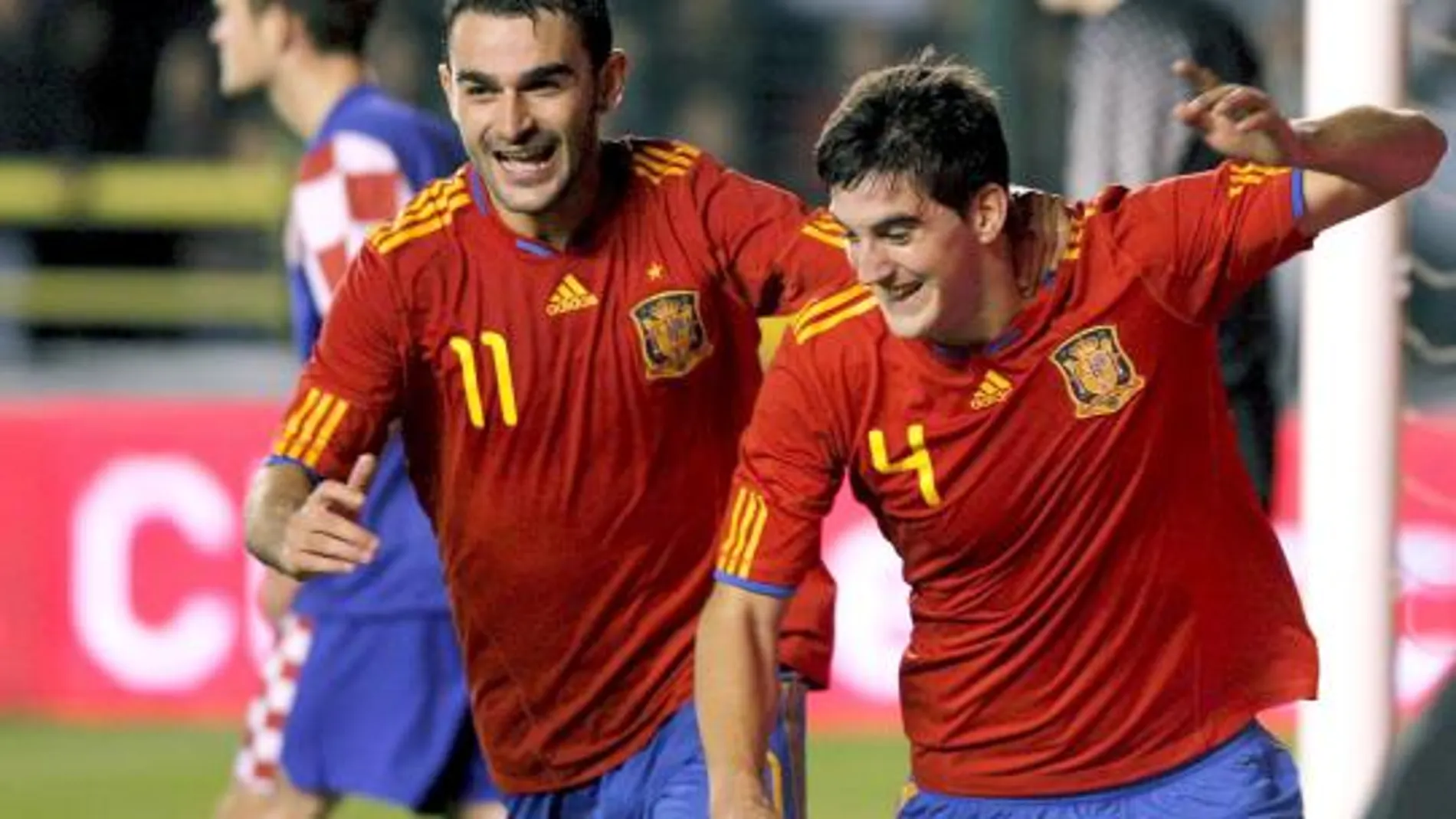 El defensa de la selección española Sub21 Mikel San José junto al delantero Adrián López