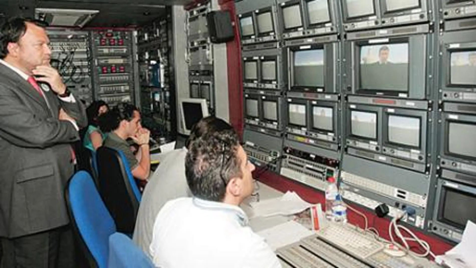 PSOE e IU intentan acaparar el control de la TV municipal
