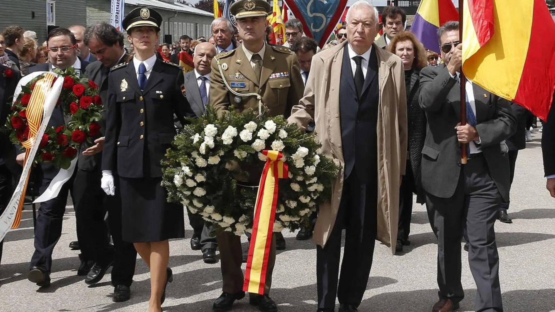 José Manuel García-Margallo durante su participación en el desfile y posterior ofrenda floral en Mauthausen
