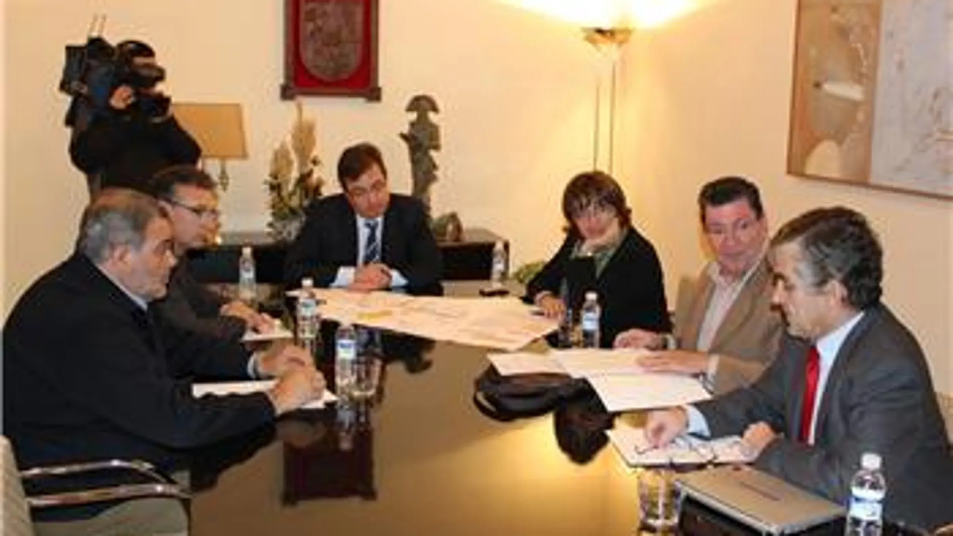 Reunión que ha mantenido hoy el presidente de la Junta de Extremadura, Guillermo Fernández Vara para valorar el temporal que está viviendo la región
