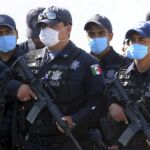 Los mexicanos se refugian en sus casas por miedo a la gripe porcina