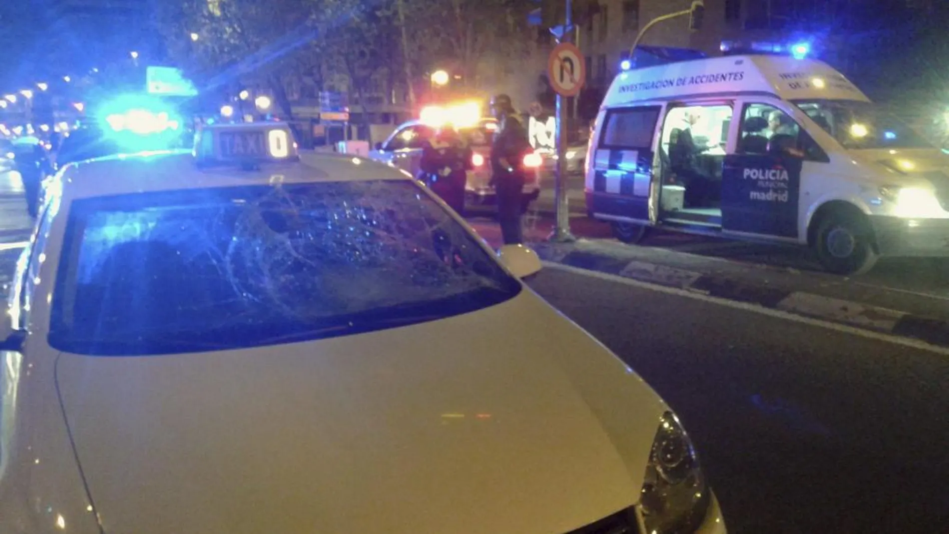 Fotografía facilitada por el Ayuntamiento de Madrid del accidente ocurrido en el Paseo de la Castellana