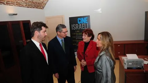 El alcalde de Madrid, Alberto Ruiz-Gallardón y la ministra de Asuntos Exteriores y presidenta del consejo rector de Casa Sefarad, Trinidad Jiménez