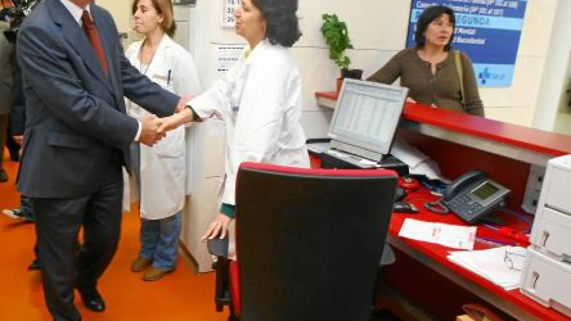 Más de mil profesionales se podrán incorporar a la Sanidad si son necesarios