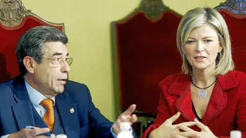 De la Rúa, en la foto con Gabriela Bravo, continúa de presidente del TSJCV tras la falta de acuerdo en el CGPJ