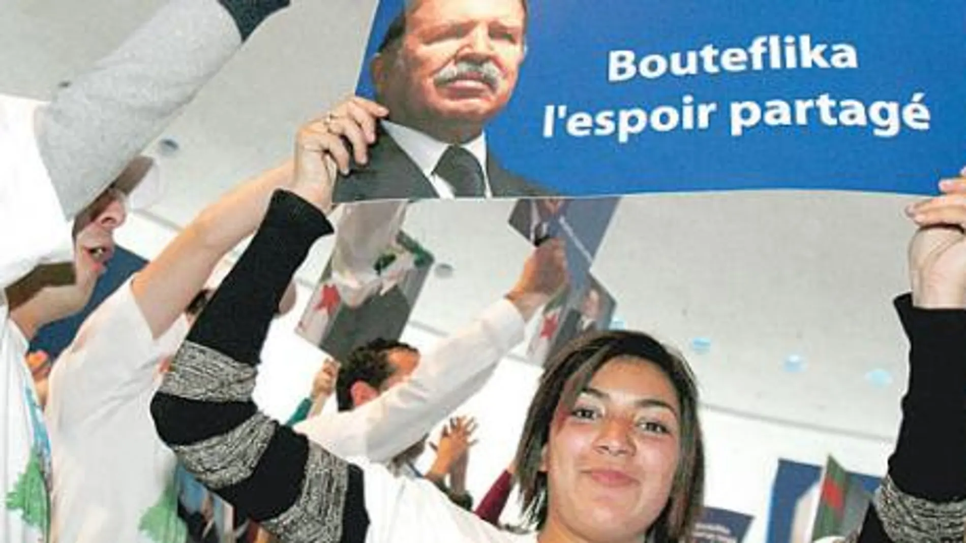 Buteflika se encamina hacia su tercer mandato frente al islamismo
