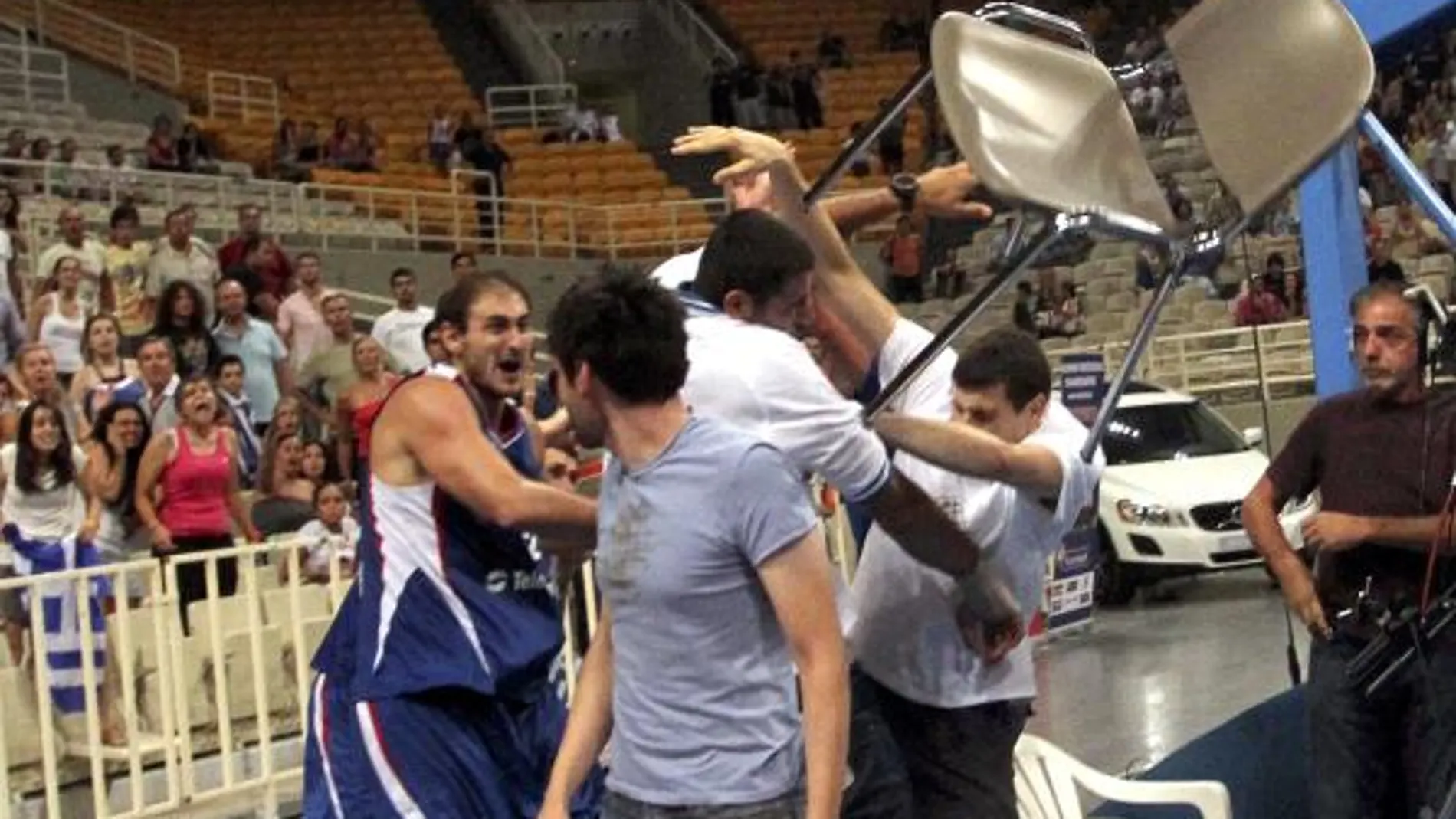 El pívot serbio Nenad Krstic, arrestado tras la pelea entre Grecia y Serbia