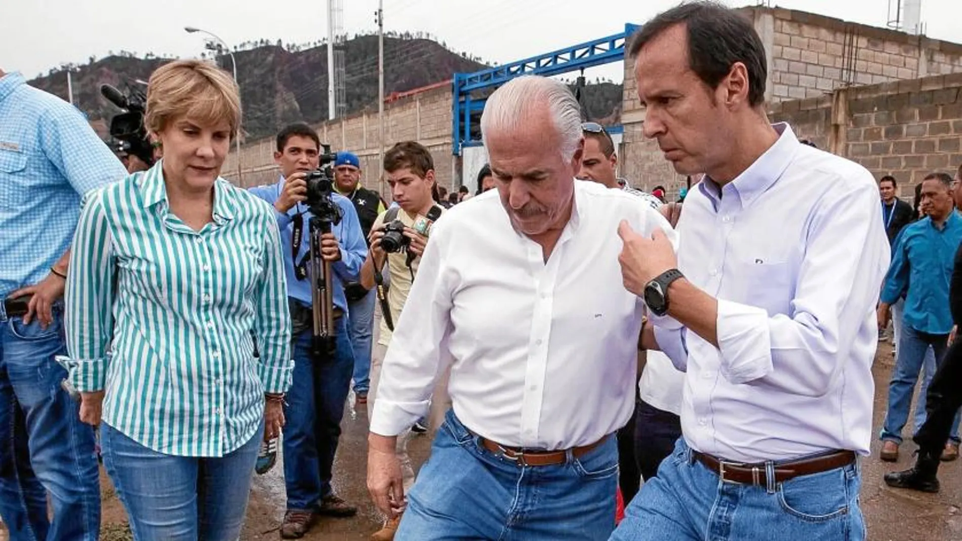Andrés Pastrana y Jorge Quiroga, en Venezuela,
