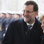 Angela Merkel da la bienvenida a Mariano Rajoy en Berlín