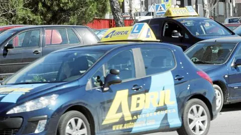 Los examinadores de Madrid se concentraron ayer en Móstoles como protesta