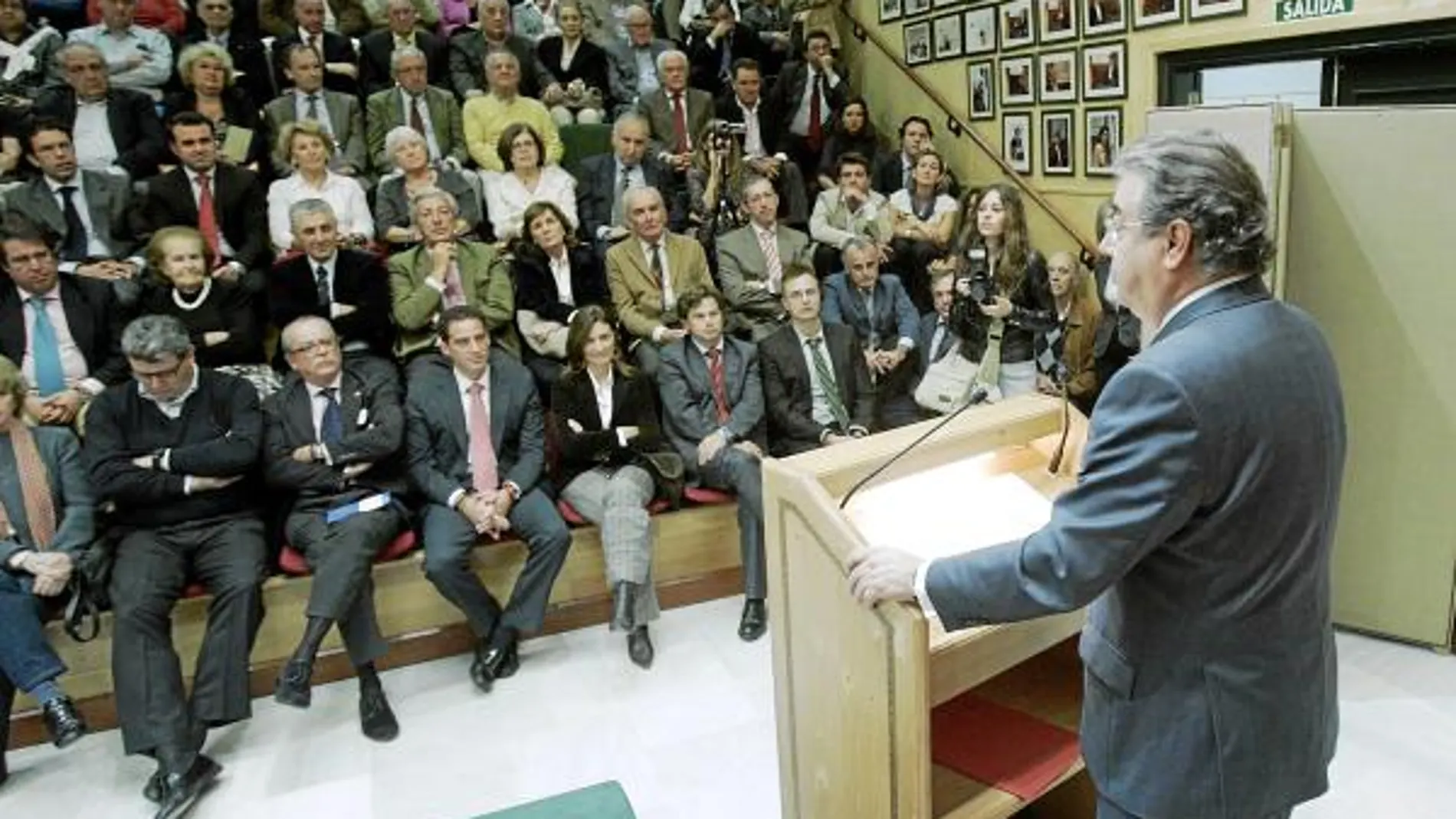 Juan Ignacio Zoido, en un momento de su conferencia en Antares, ante un auditorio muy numeroso