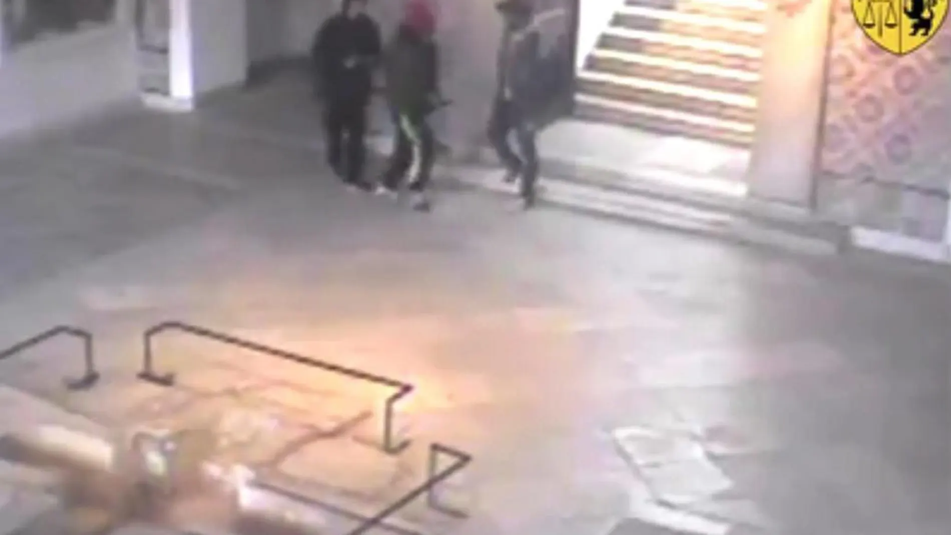 Imagen de los vídeos de seguridad el museo del Bardo en el que se ve a tres de los terroristas