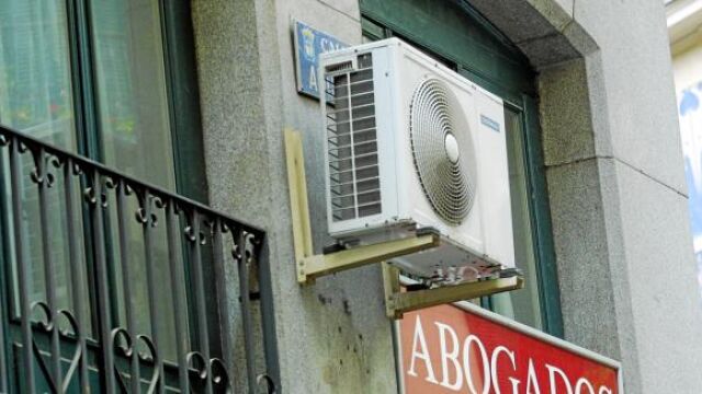 Se frenaría la proliferación de aparatos de aire acondicionado en fachadas y cubiertas