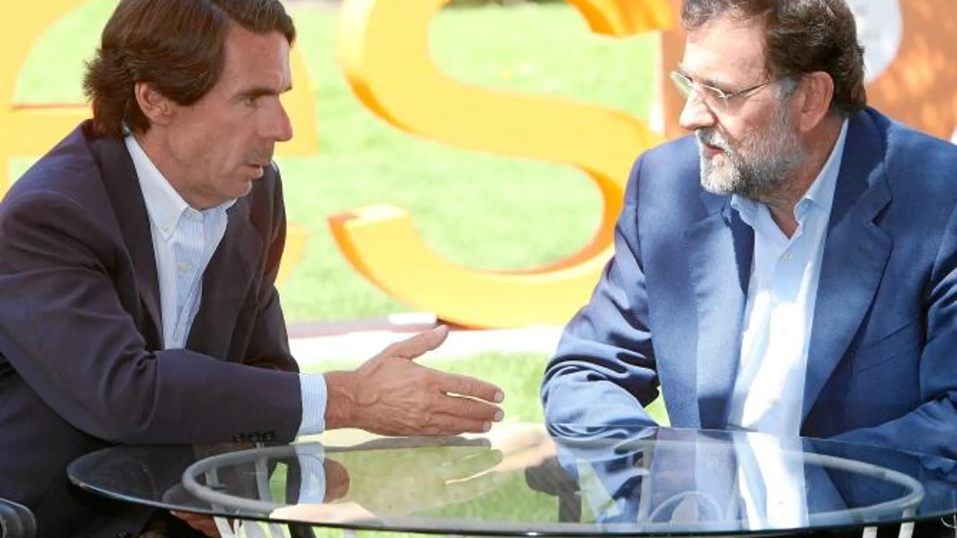 Mariano Rajoy, junto a Aznar, en una imagen de archivo