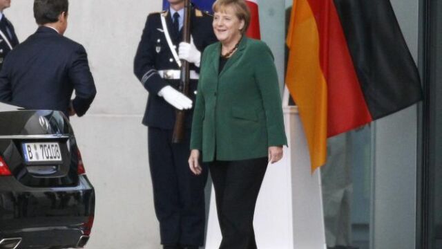 Sarkozy llega a su cita con Merkel