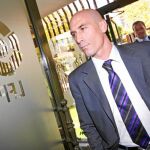 Luis Rubiales, presidente de los futbolistas, a sus llegada ayer a la sede de la Liga Profesional para negociar el convenio