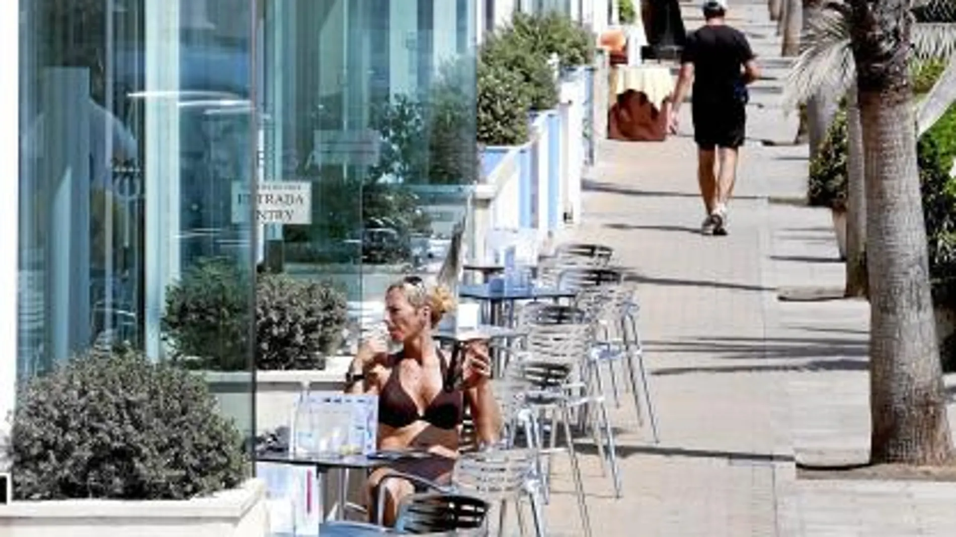 Local situado en una de las principales playas de la capital valenciana