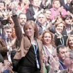 La candidata del PP a Asturias es aplaudida tras aludir a ella Javier Arenas