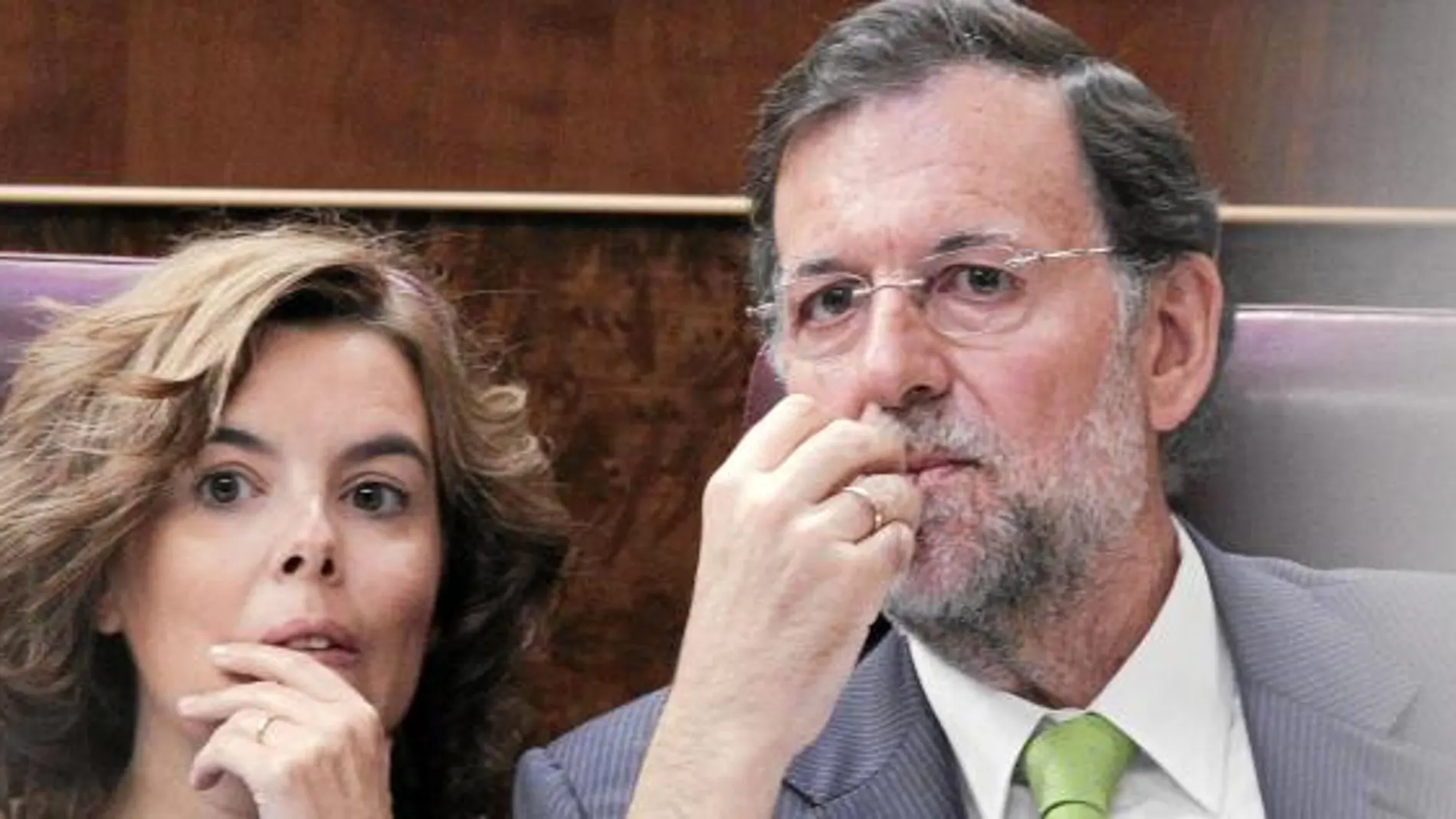 Rajoy comenta el desarrollo de un pleno con Soraya Sáenz de Santamaría