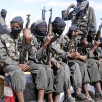 Un grupo de milicianos de Al Shabab, grupo integrista somalí que controla parte del sur del país, fotografiados cerca de Mogadiscio