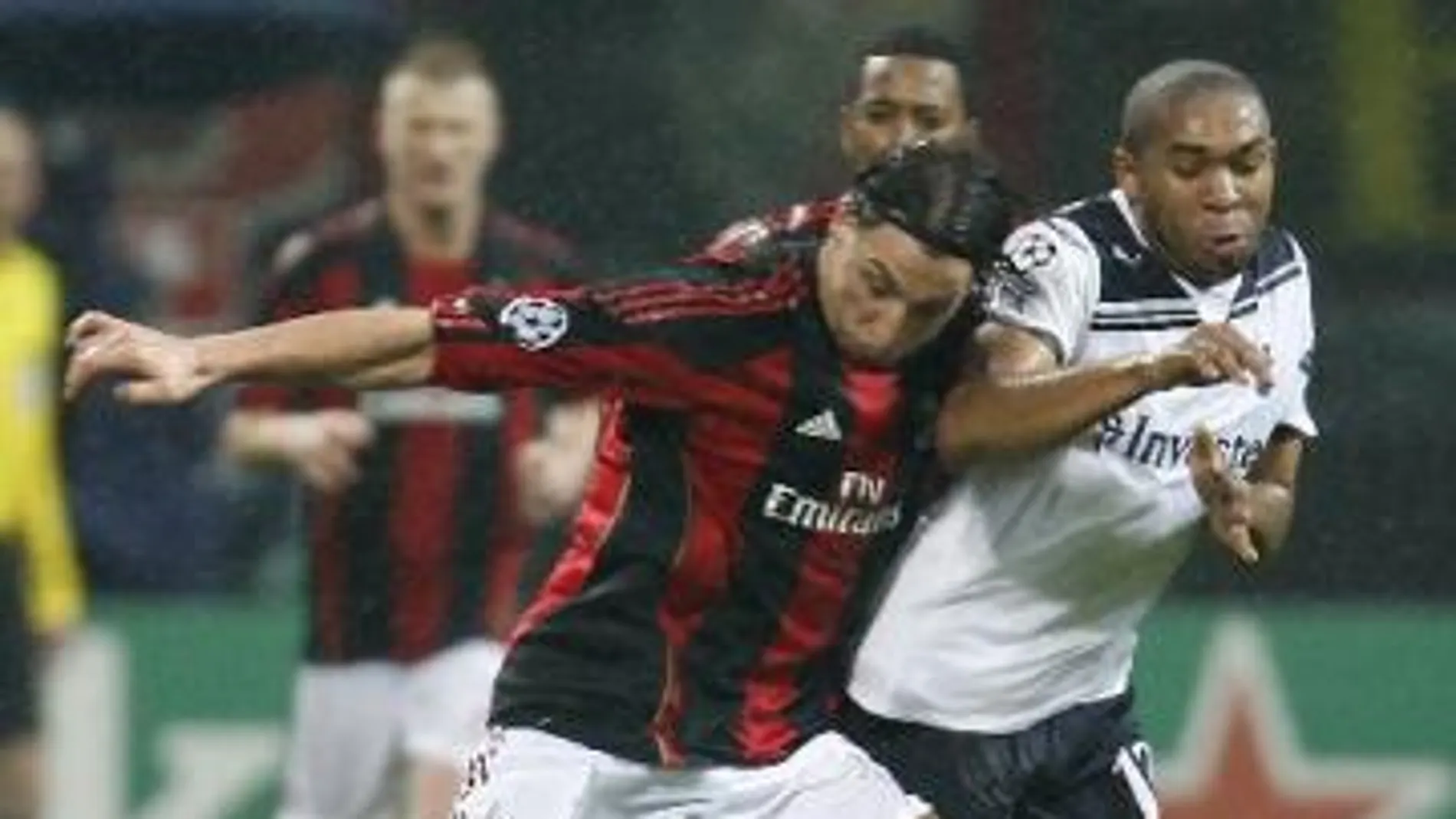 El Tottenham deja al Milan al borde del adiós (0-1)