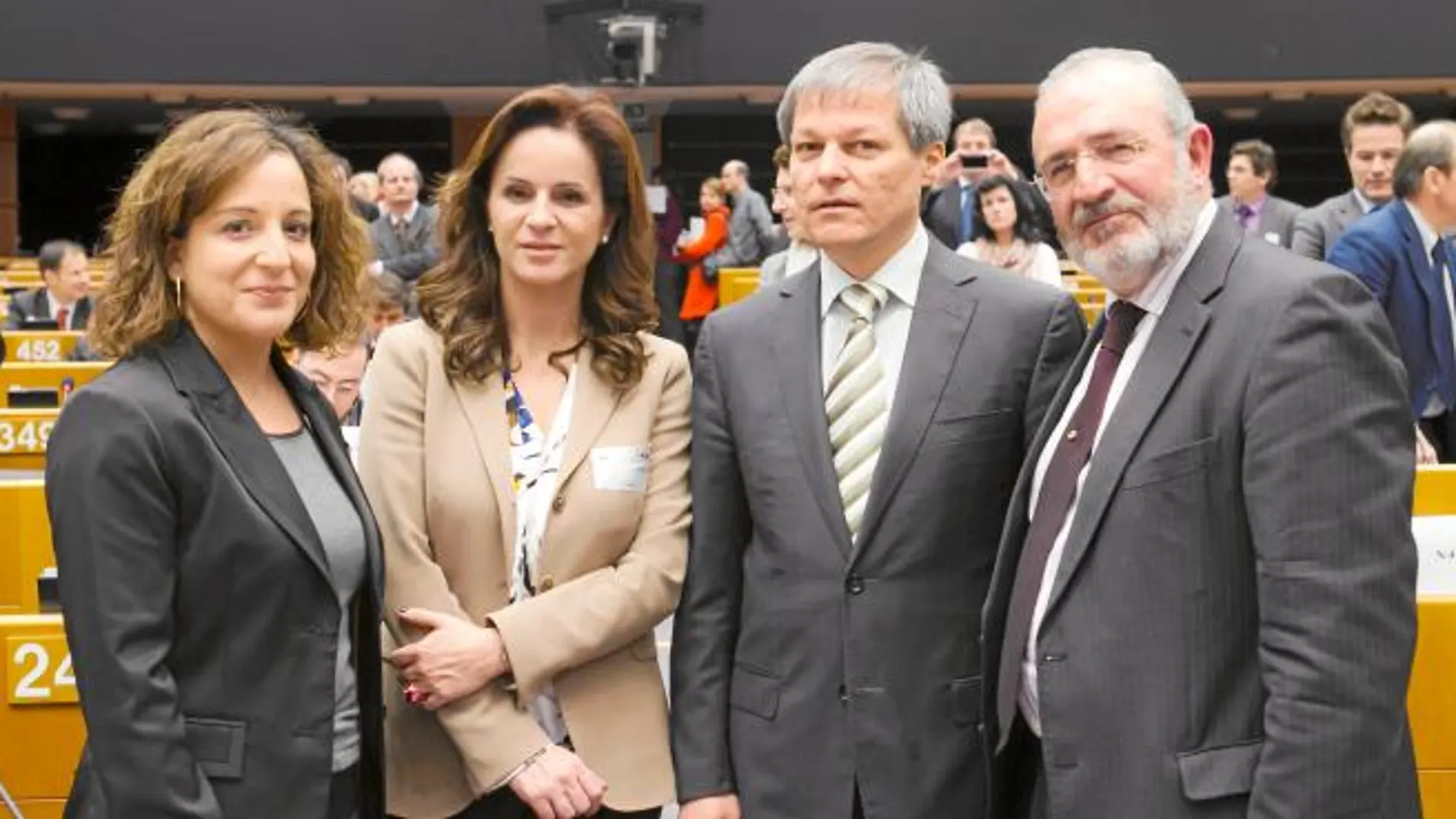 La consejera Silvia Clemente, junto a Dacian Ciolos y los eurodiputados Agustín Díaz de Mera e Iratxe García