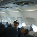 Rajoy publica una foto en Twitter con Santiago Segura y Julio José Iglesias en un avión