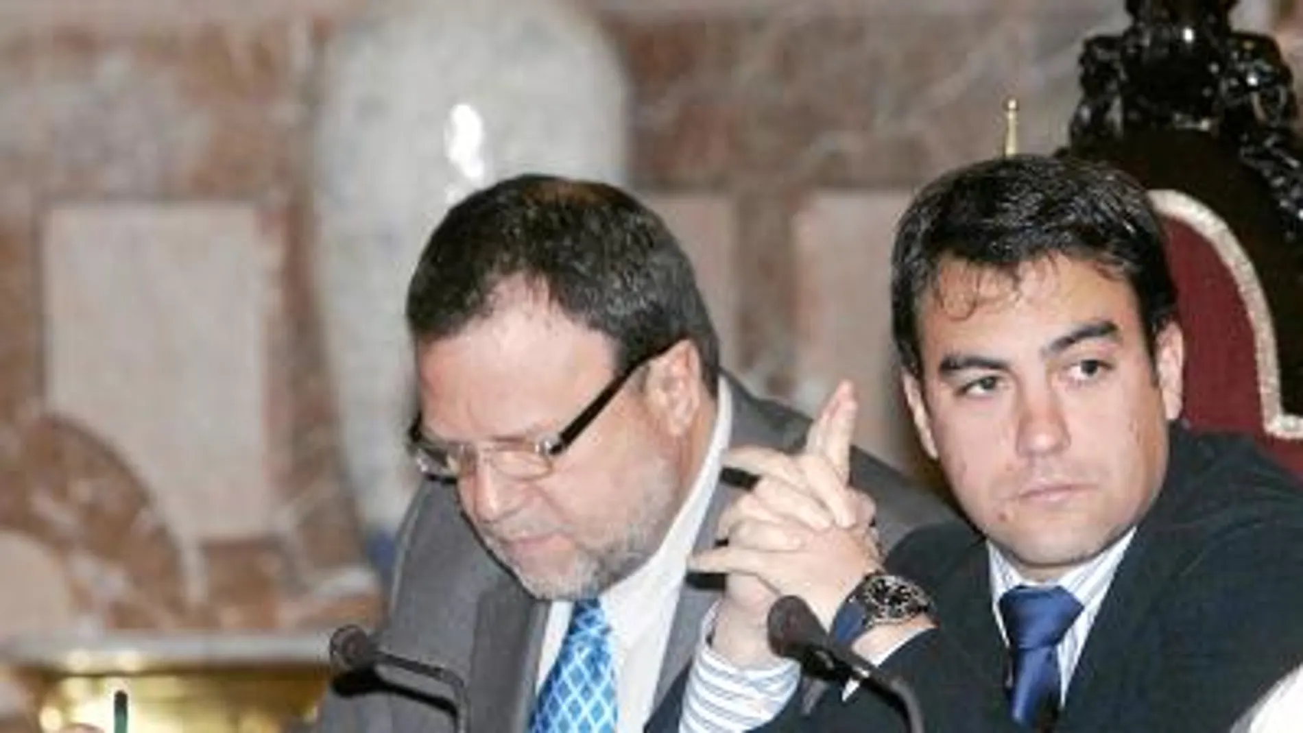 Con el respaldo de Torrijos, fue Alfredo Sánchez Monteseirín quien inventó, frente a las críticas de Zoido, que el Ayuntamiento y la Junta mantienen una actitud «proactiva» en Mercasevilla