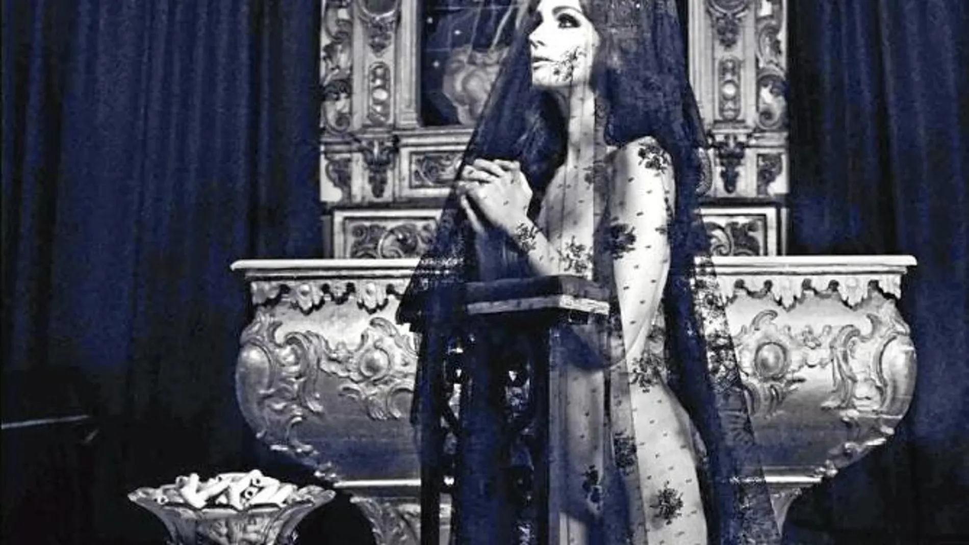 La actriz Paz Vega se fotografió en una capilla de Gerena