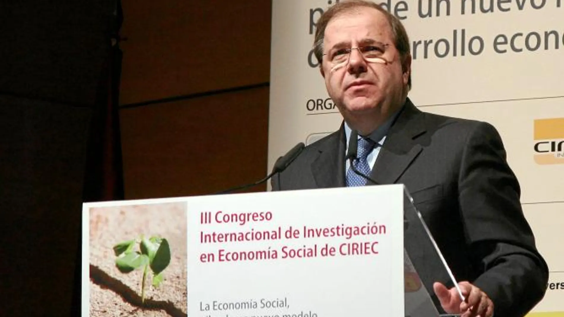 Juan Vicente Herrera, durante su intervención en el último Congreso organizado por el Centro Internacional de Investigación e Información sobre la Economía Pública, Social y Cooperativa, celebrado en Valladolid a celebrado en Valladolid