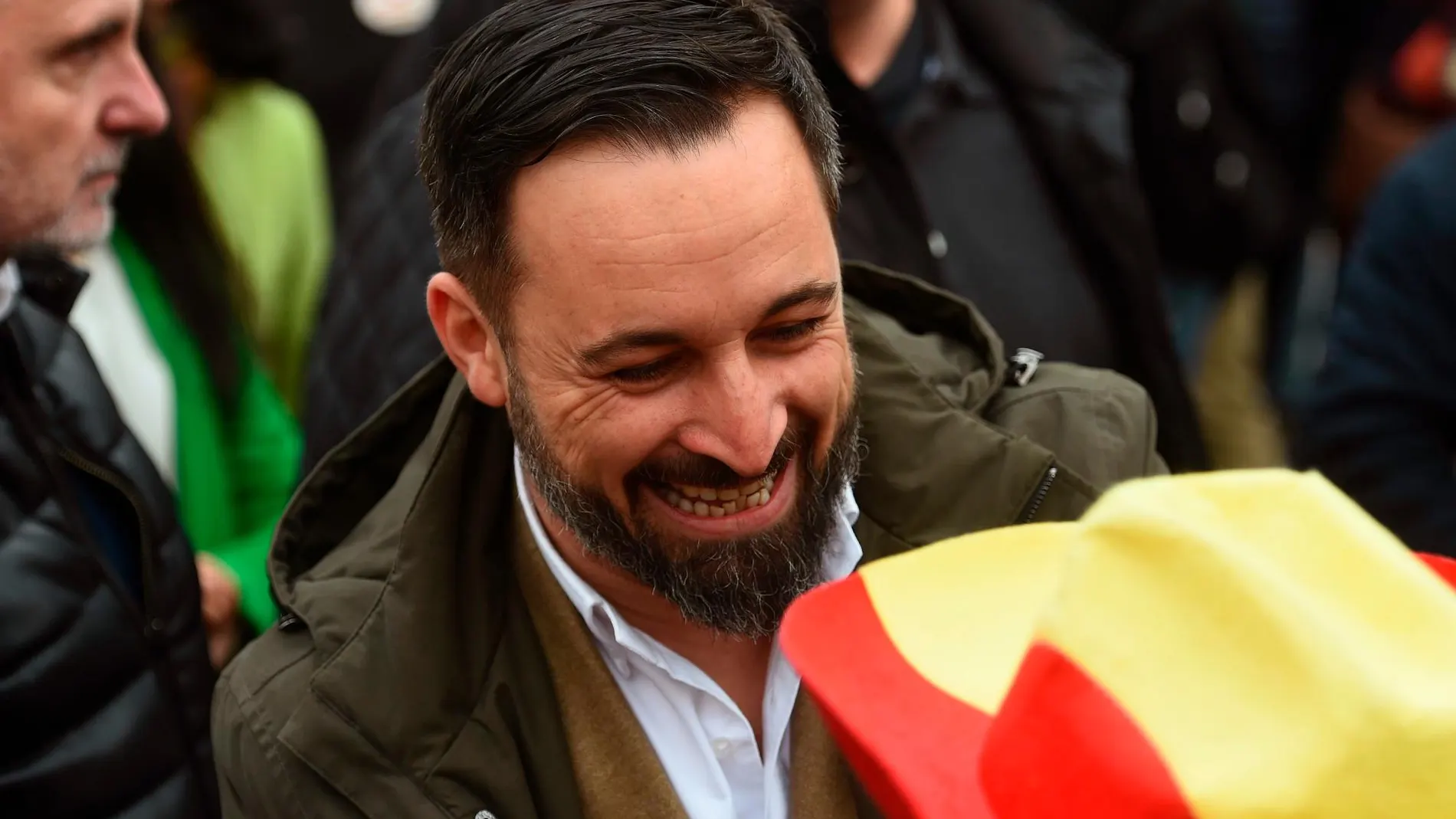 El presidente de Vox, Santiago Abascal, a su llegada a la concentración convocada por su partido, el PP y Ciudadanos este domingo en la plaza de Colón de Madrid, en protesta por el diálogo de Pedro Sánchez con los independentistas catalanes y en demanda de elecciones generales.