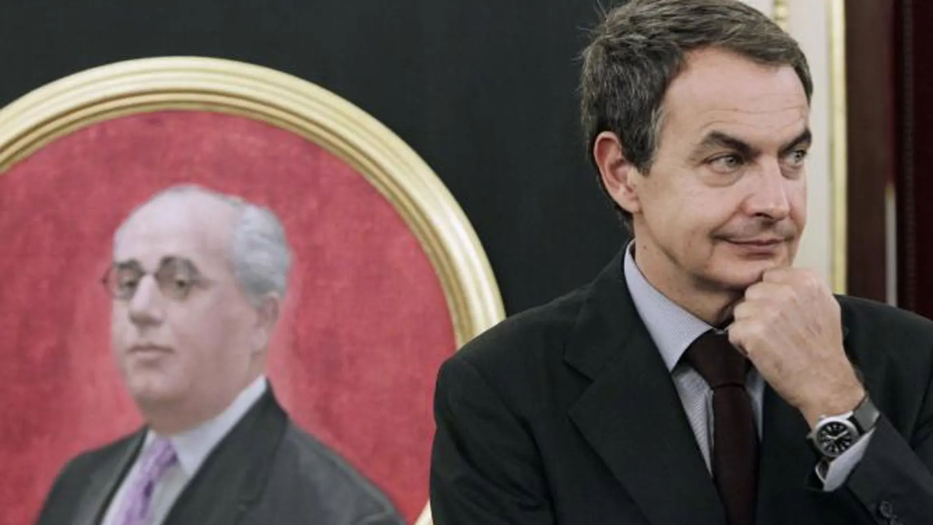 Zapatero, junto al retrato de Manuel Azaña que desde hoy se encuentra en el Congreso