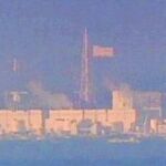 El humo que salía de los reactores de la central de Fukushima era visible anoche a distancia