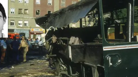 Atentado perpetrado en 1986 en la plaza de República Dominicana de Madrid, con la fotografía del etarra que accionó el coche bomba, Antonio Troitiño, recientemente fallecido