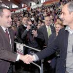 El presidente de la Generalitat saludó en el acto al líder de la oposición, Jorge Alarte