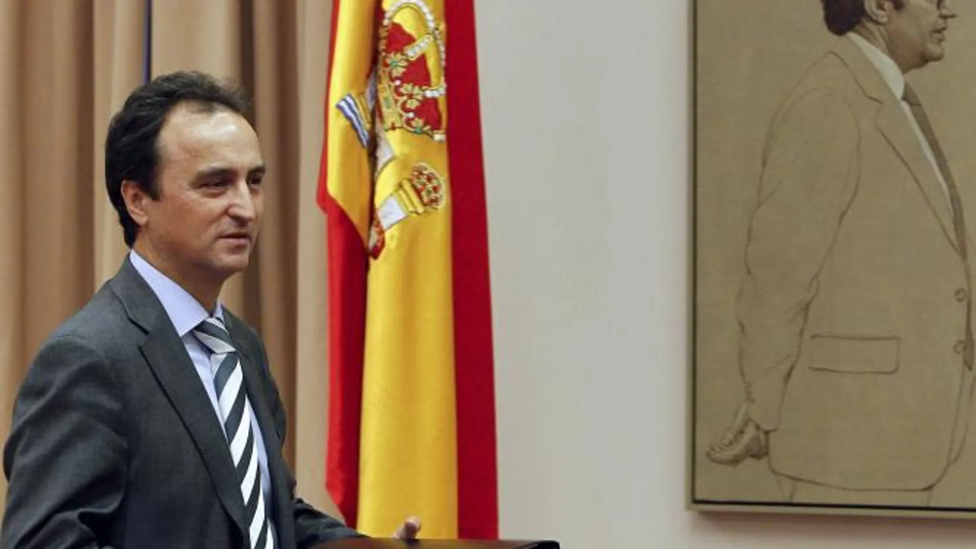 El secretario de Estado de Hacienda, Juan Manuel López Carbajo, momentos antes de comparecer esta tarde ante la comisión de Presupuestos